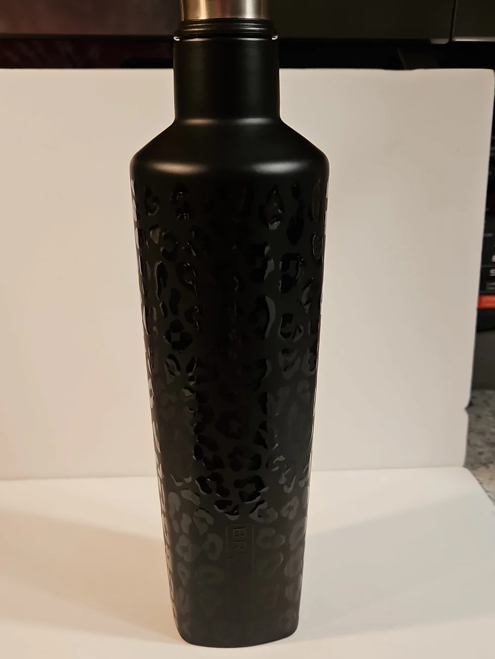 BRUMATE 25 OZ. WINSULATOR BLACK CHEETAH PRINT TRAVEL BOTTLE.